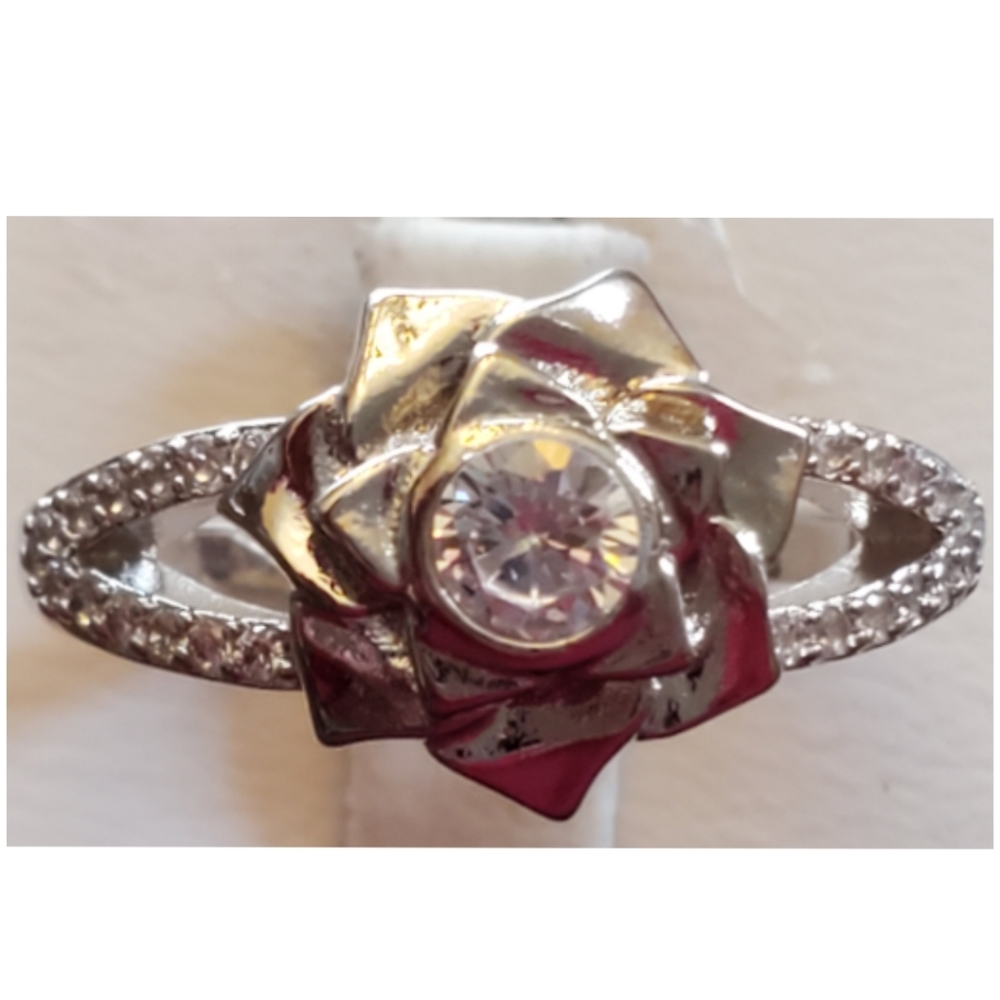 Genuine .73ct White Topaz Flower Ring Size 8